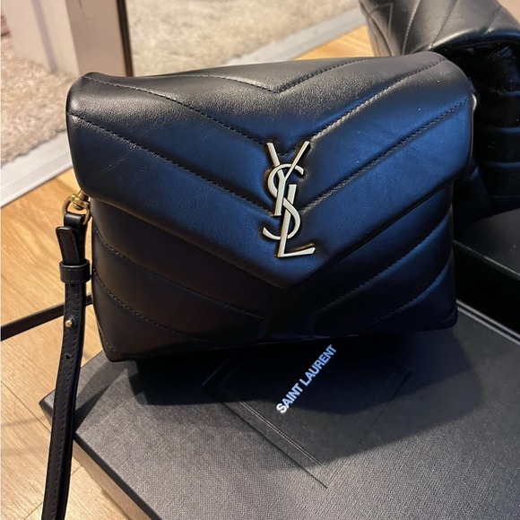 SOLD Yves Saint Laurent (YSL) Toy Loulou Black Quilted Leather Handbag - Picture 2 of 11